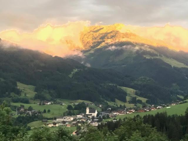 ヨッホベルクResidenz Am Bergアパートメント エクステリア 写真